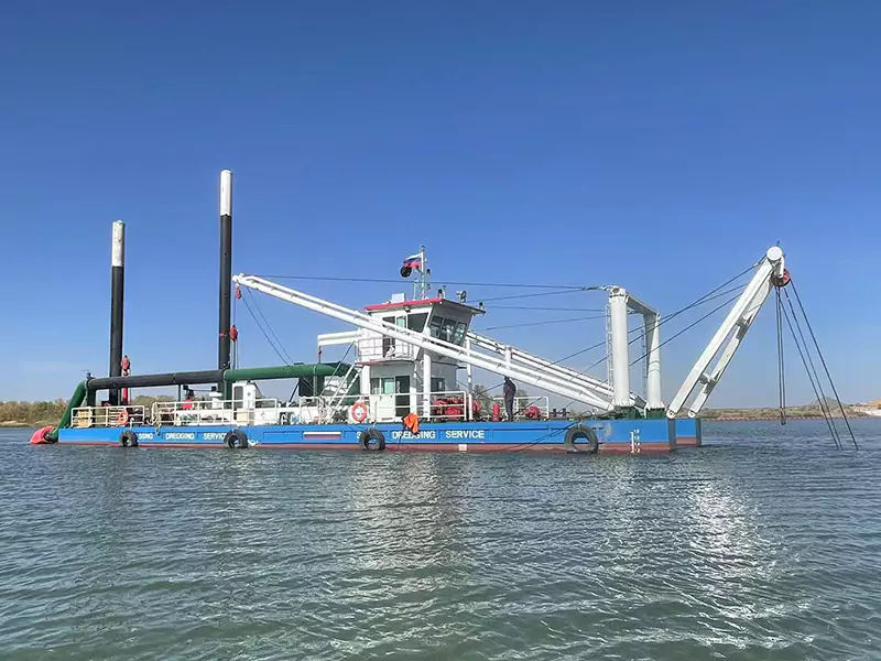 Земснаряд фрезерный — мощный инструмент для эффективного разрушения горных пород и удаления ила.